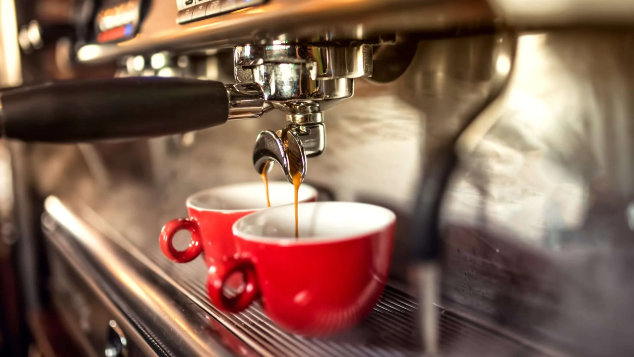 Read more about the article Coffee Machine Buying Guide: Features, Types & Tips